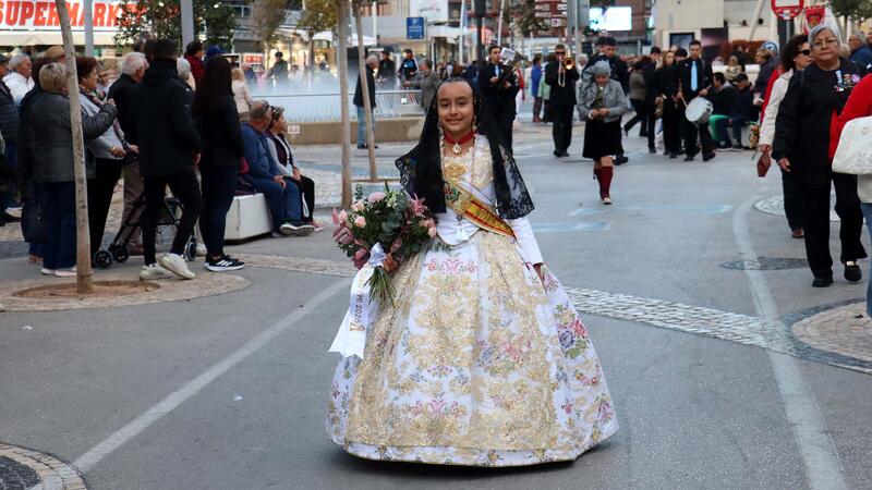 Les Falles de Benidorm ofrenen a la Mare de Déu del Sofratge en el preludi del seu dia gran