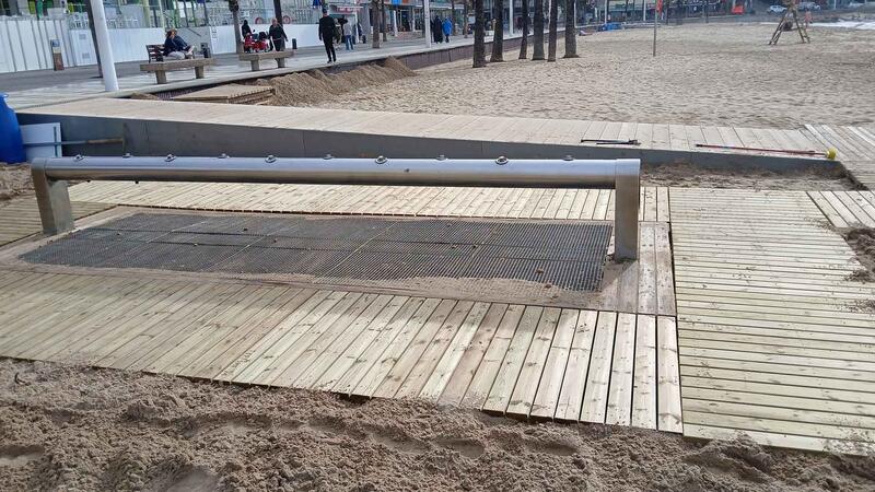 Benidorm reinforces security, cleaning and lifeguard services on the beaches ahead of Holy Week with a total of 86 people