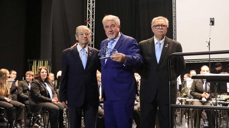 La Nova celebra su 14º aniversario con un lleno absoluto en el Centro Cultural