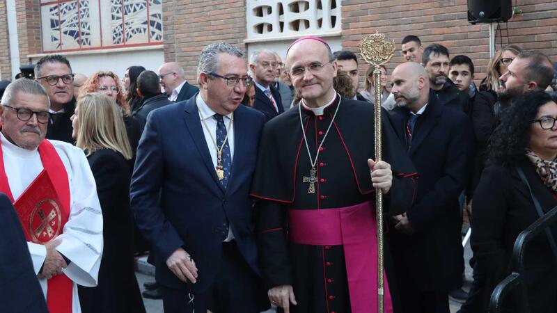 Centenares de vecinos y turistas salen a la calle en la procesión de Nuestra Señora de la Esperanza y Nuestro Padre Jesús de la Salud y la Humildad 