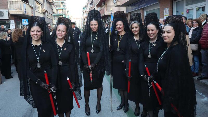 Centenares de vecinos y turistas salen a la calle en la procesión de Nuestra Señora de la Esperanza y Nuestro Padre Jesús de la Salud y la Humildad 