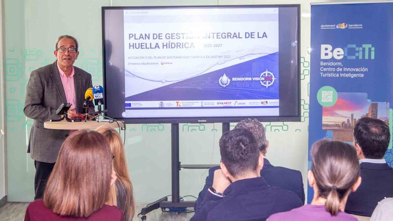 Benidorm presenta un proyecto pionero para calcular la huella hídrica territorial y poder ajustar aún más el consumo de agua