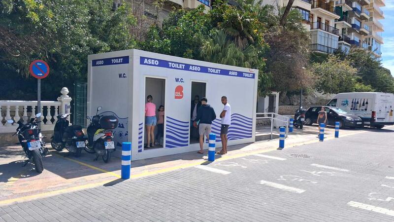 Benidorm unveils new public restrooms on Paseo de Colón and refurbishes the other modules that serve the beaches