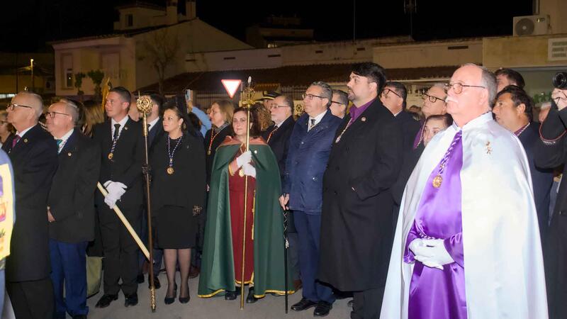 Recogimiento y solemnidad, protagonistas en la procesión del Jueves Santo en Benidorm