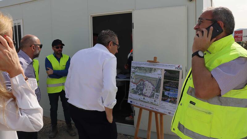 La mejora del aparcamiento de Beniardá entra en su fase final con la colocación del pavimento drenante en las plataformas de estacionamiento