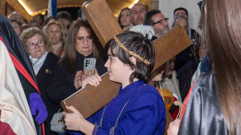Nuestro Padre Jesús Nazareno recorre el centro de Benidorm y cumple con la tradición del Miércoles Santo
