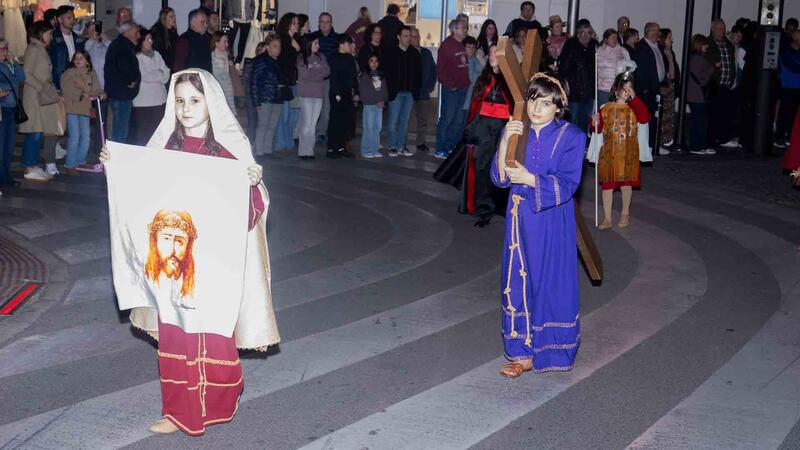 Nuestro Padre Jesús Nazareno recorre el centro de Benidorm y cumple con la tradición del Miércoles Santo