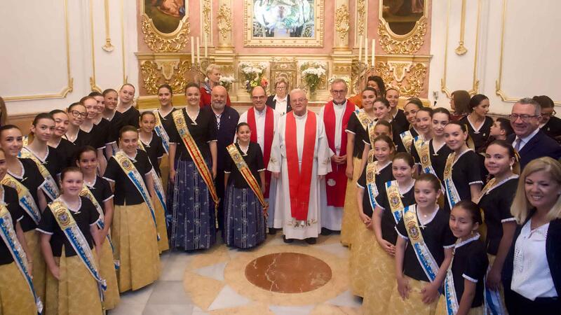 La lluvia no impide a Benidorm celebrar la Festa de la Creu, que se vive por partida doble