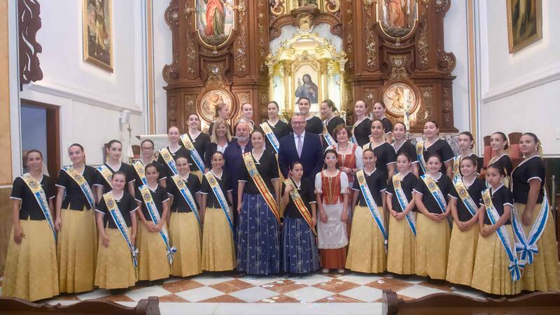 La lluvia no impide a Benidorm celebrar la Festa de la Creu, que se vive por partida doble