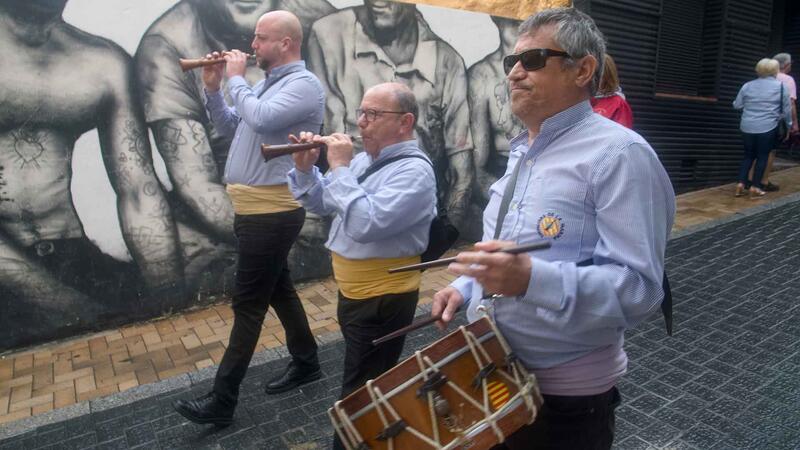 La lluvia no impide a Benidorm celebrar la Festa de la Creu, que se vive por partida doble