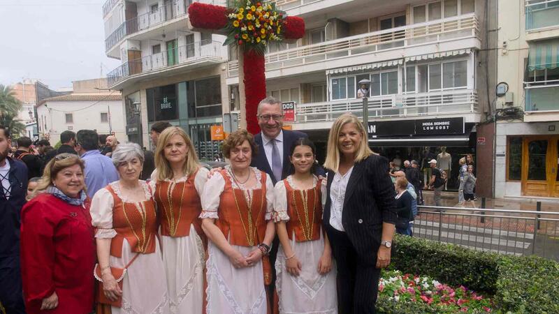 La lluvia no impide a Benidorm celebrar la Festa de la Creu, que se vive por partida doble