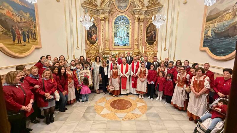 La lluvia no impide a Benidorm celebrar la Festa de la Creu, que se vive por partida doble