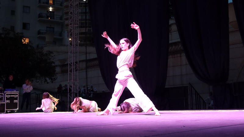 ‘Benidorm en dansa’ congrega a casi un millar de personas para disfrutar del talento de la danza local