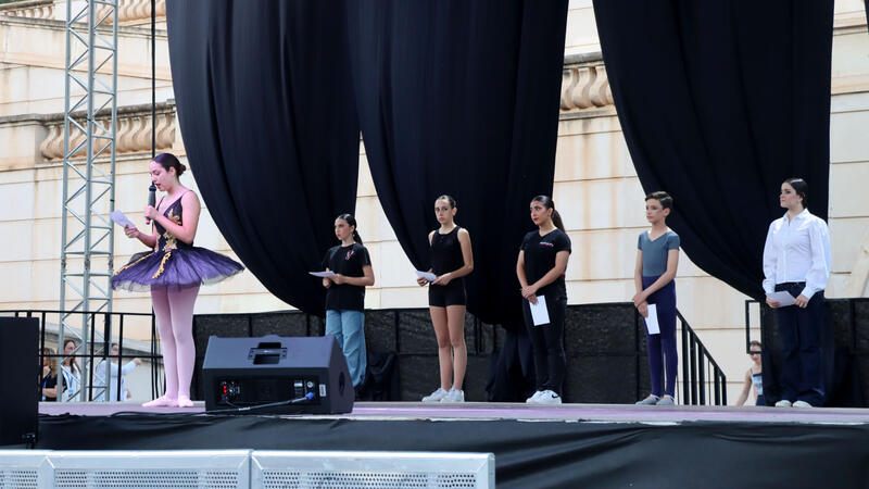 ‘Benidorm en dansa’ congrega a casi un millar de personas para disfrutar del talento de la danza local