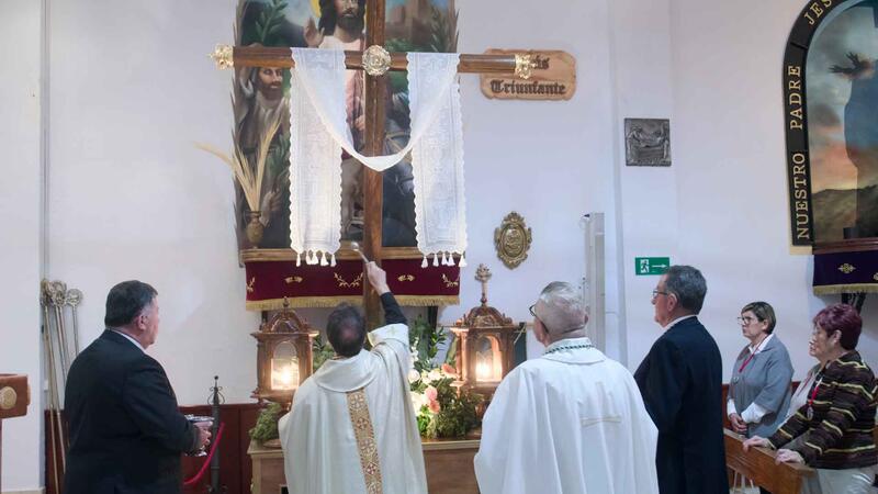La Creu processiona per primera vegada des del Bon Pastor de Benidorm