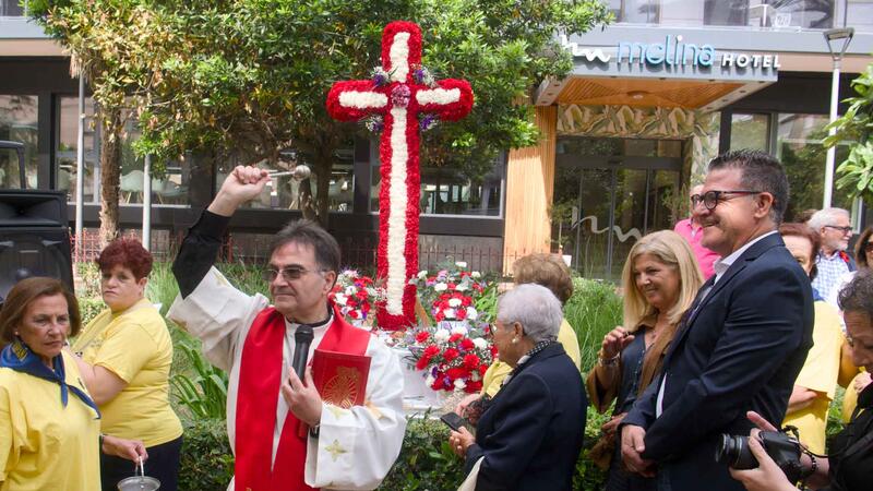 May Cross of El Campo-Plaza de España Residents