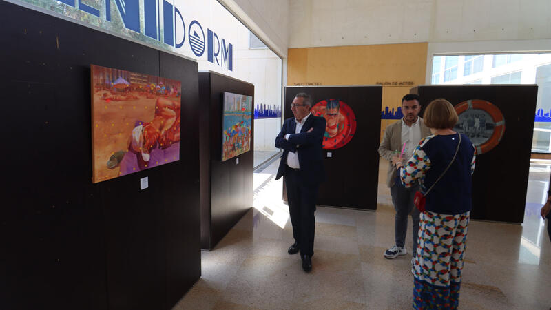 The Espai d’Art of the City Council hosts the painting exhibition ‘Vamos a la playa’ by ​​Victoria Udalova