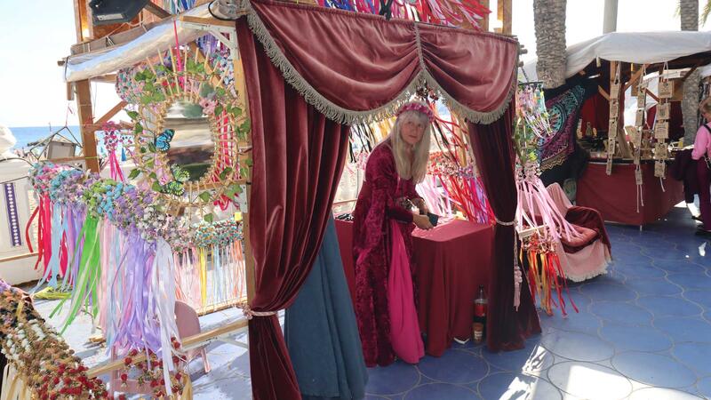Elche Park is once again transformed into a medieval market for the celebration of the Charter of Settlement