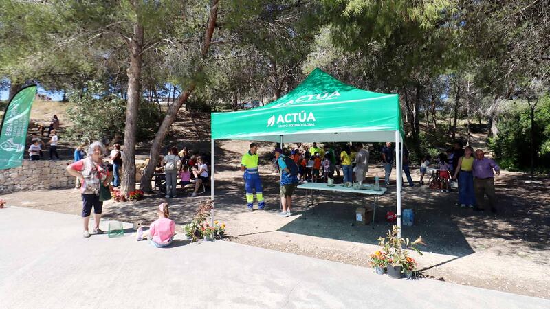 Los talleres ambientales reúnen a numerosos menores y familias en el Parc de Foietes