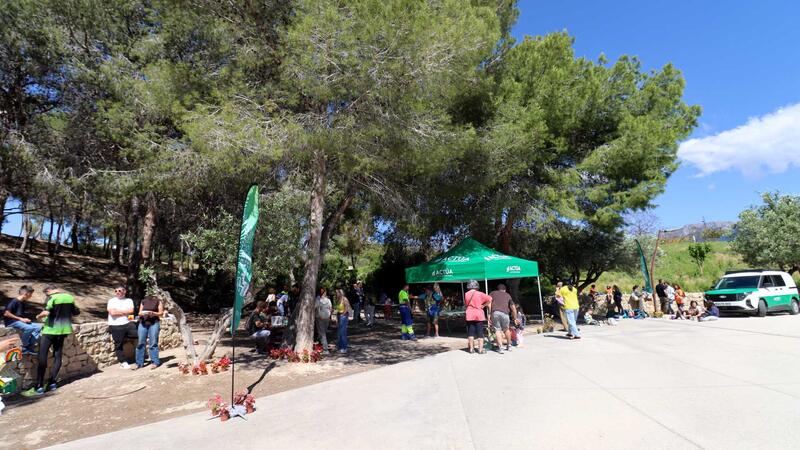 Los talleres ambientales reúnen a numerosos menores y familias en el Parc de Foietes