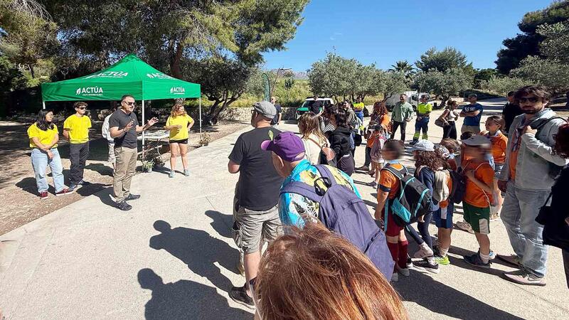 Los talleres ambientales reúnen a numerosos menores y familias en el Parc de Foietes