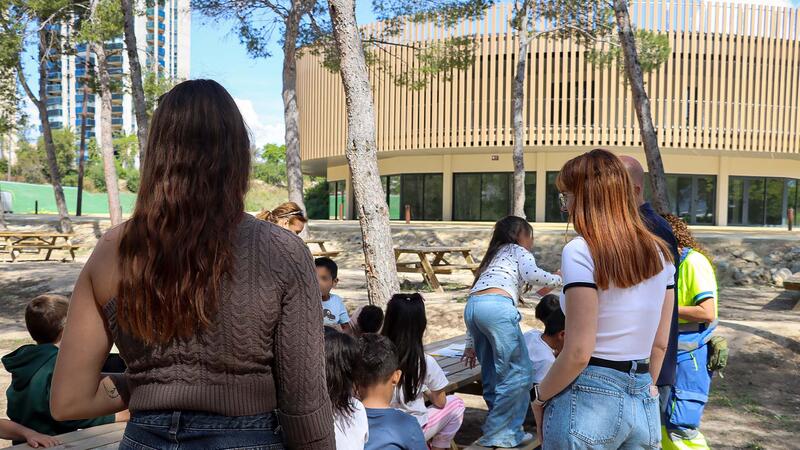 Más de 600 escolares de Benidorm amplían sus conocimientos sobre la naturaleza en los parques de Foietes y de la Séquia Mare