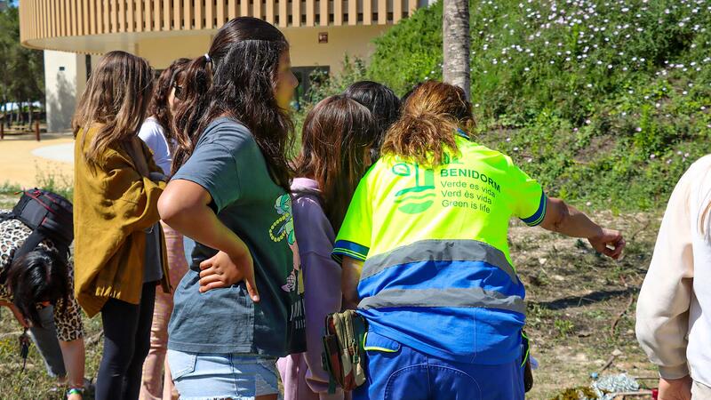 Más de 600 escolares de Benidorm amplían sus conocimientos sobre la naturaleza en los parques de Foietes y de la Séquia Mare