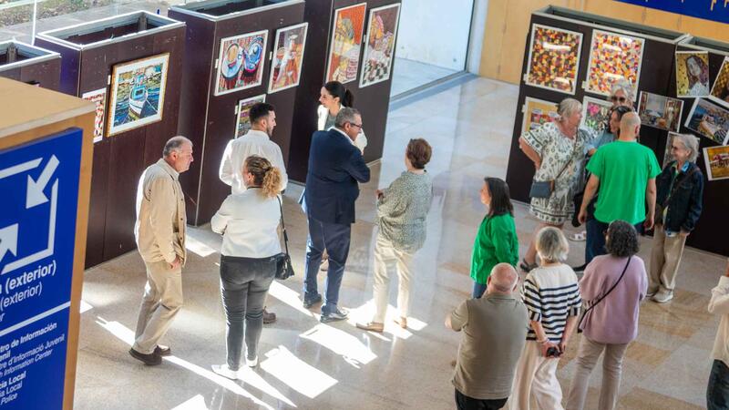 The municipal Espai d’Art hosts the exhibition ‘Cho-kollages’ by Juana Martínez