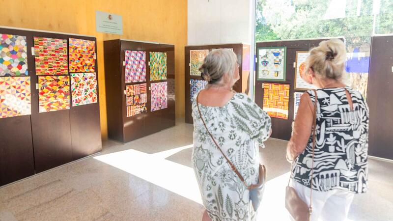 The municipal Espai d’Art hosts the exhibition ‘Cho-kollages’ by Juana Martínez