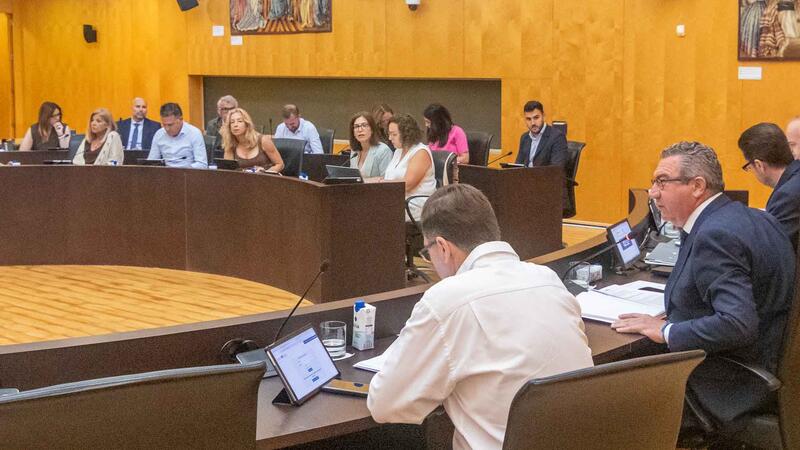 El pleno aprueba pedir al Gobierno de España la cesión de viviendas y solares de la Sareb para el incremento del parque municipal de la vivienda