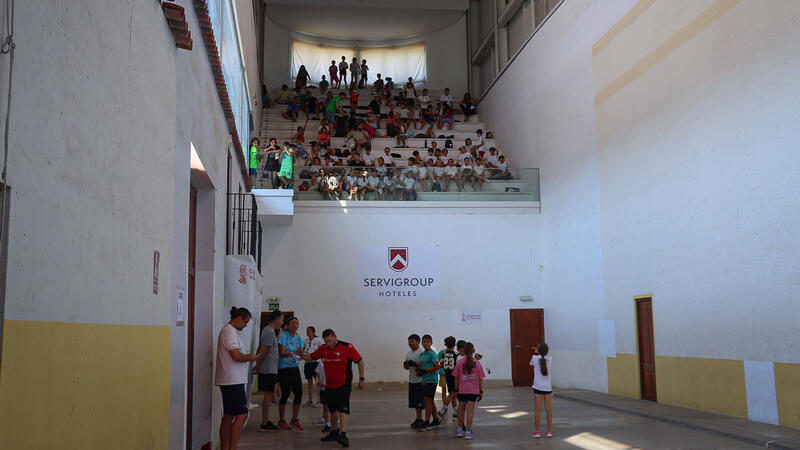 Escolars de la Marina participen en Benidorm en una nova edició de la Trobada de Pilota a l’Escola