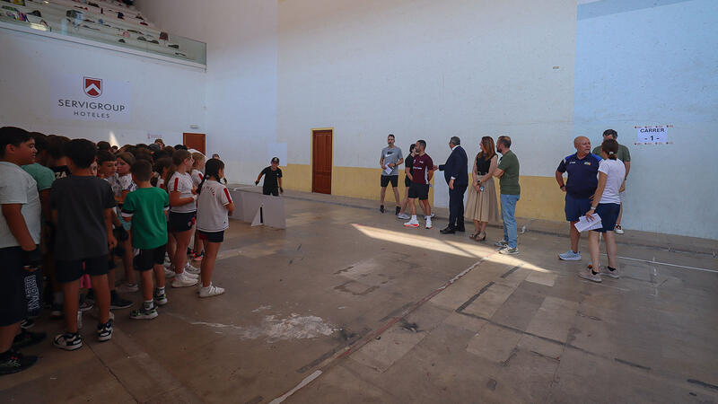 Escolars de la Marina participen en Benidorm en una nova edició de la Trobada de Pilota a l’Escola
