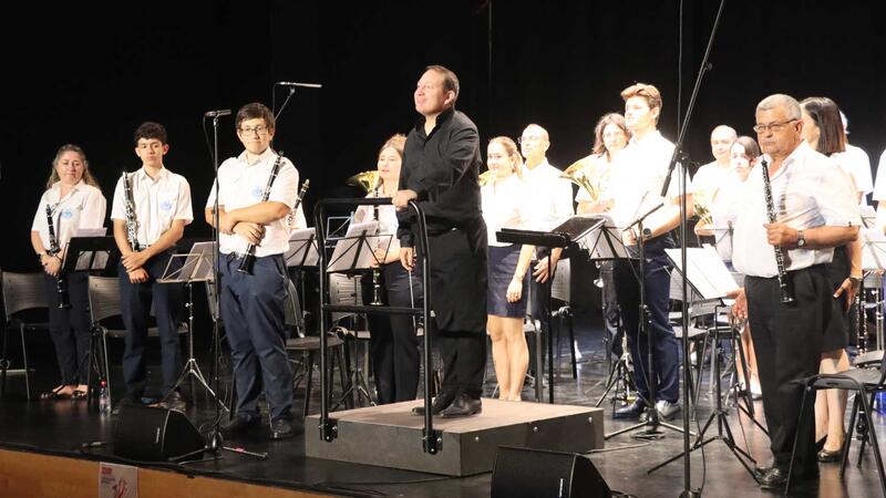 La SM L’Illa de Benidorm y la Agrupación Musical de la SCD Carolinas de Alicante protagonizan un concierto de la XXIII Campaña de Intercambios