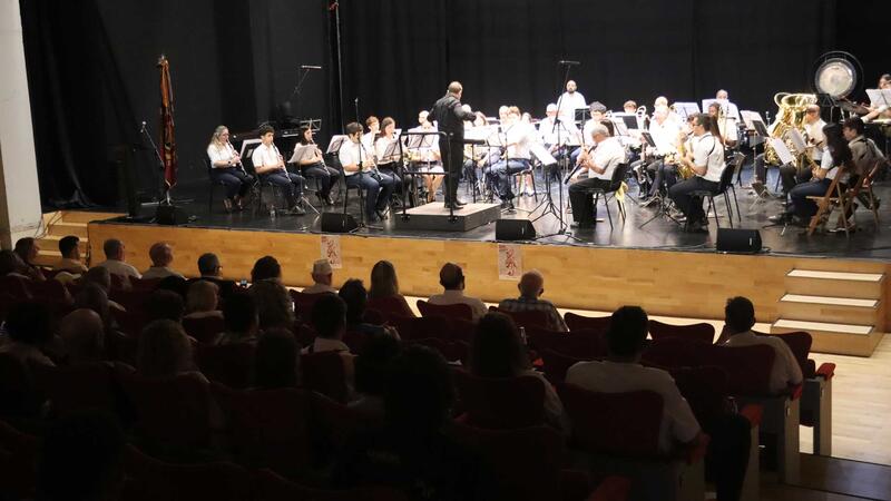 La SM L’Illa de Benidorm y la Agrupación Musical de la SCD Carolinas de Alicante protagonizan un concierto de la XXIII Campaña de Intercambios