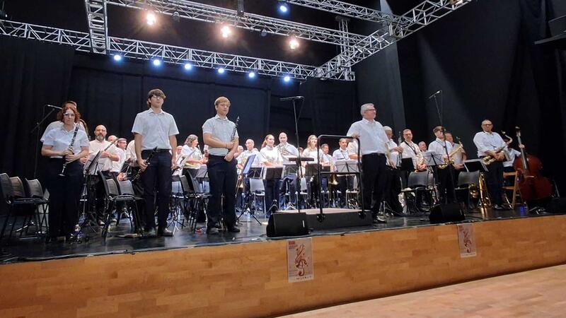La SM L’Illa de Benidorm y la Agrupación Musical de la SCD Carolinas de Alicante protagonizan un concierto de la XXIII Campaña de Intercambios