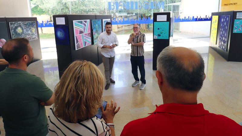 El catedrático Luis Miguel Gutiérrez expone ‘Agua, azul de vida’ en el Espai d’Art del Ayuntamiento