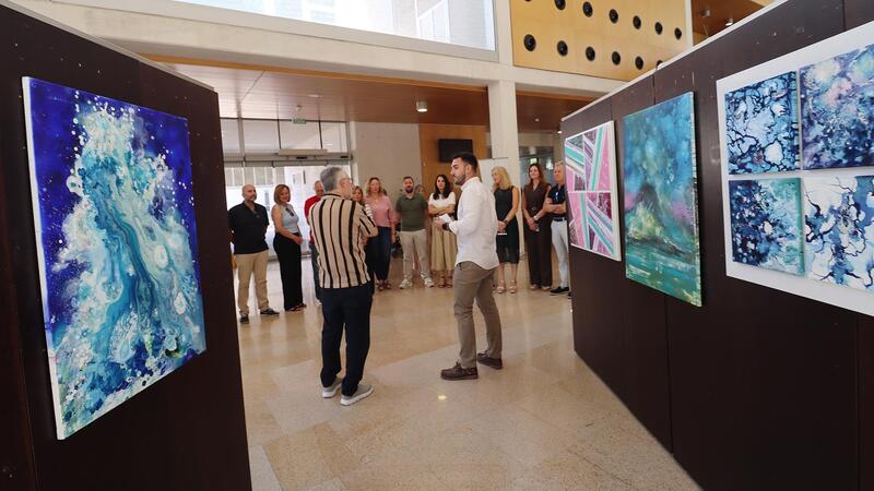 El catedrático Luis Miguel Gutiérrez expone ‘Agua, azul de vida’ en el Espai d’Art del Ayuntamiento