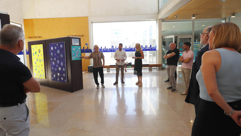 El catedrático Luis Miguel Gutiérrez expone ‘Agua, azul de vida’ en el Espai d’Art del Ayuntamiento