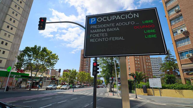 Benidorm incorpora en la seua xarxa de pantalles informació en temps real sobre l