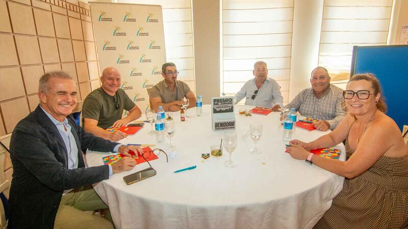 Mesa con personas