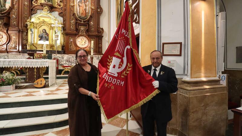 La Unió Musical de Benidorm avança en els actes del seu Centenari amb la benedicció del nou estendard