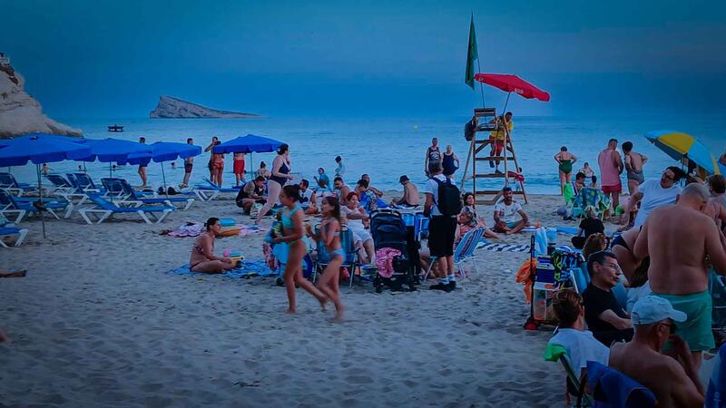 Les platges de Benidorm recuperen la seua millor imatge després de la Nit de Sant Joan