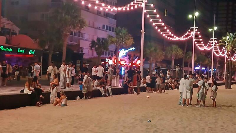 Les platges de Benidorm recuperen la seua millor imatge després de la Nit de Sant Joan