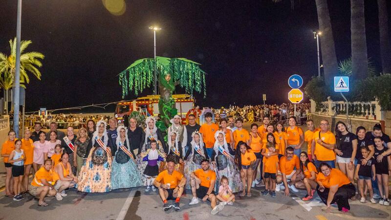 Con la ‘Nit de la Cremà’, la Hoguera de La Cala pone el broche final a su fiesta de 2026