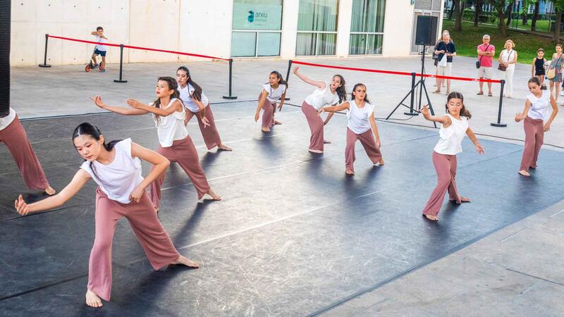 La danza contemporánea inaugura el verano cultural de Benidorm con una nueva edición de ‘Les Ones’