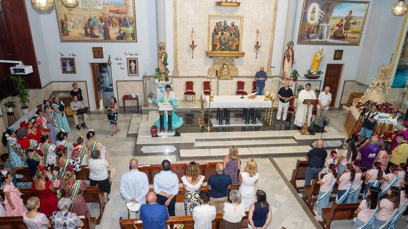 La Casa de Andalucía celebra su XLVI Romería del Corpus Christi en Benidorm con la tradicional misa rociera y la bajada de la Blanca Paloma