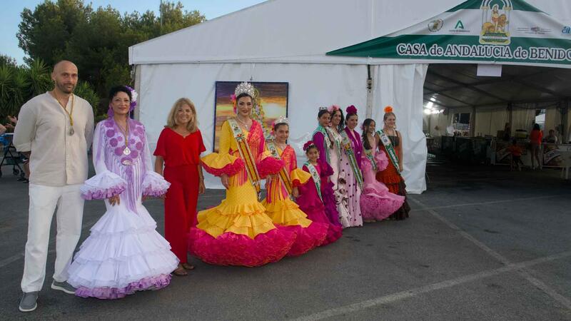 La Casa de Andalucía reúne a autoridades, entidades festeras y vecinos de Benidorm