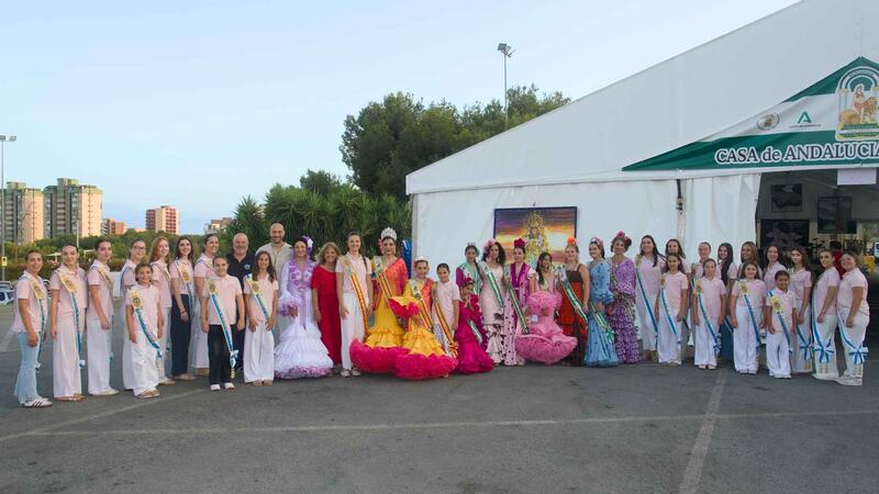 La Casa de Andalucía reúne a autoridades, entidades festeras y vecinos de Benidorm