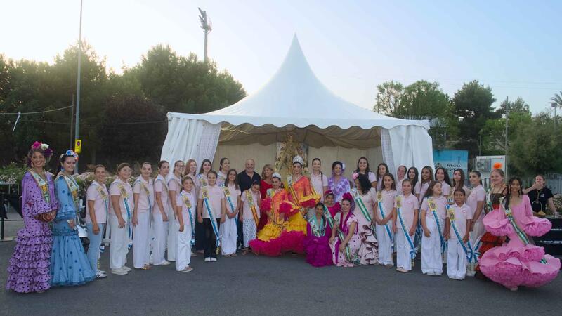 La Casa de Andalucía reúne a autoridades, entidades festeras y vecinos de Benidorm