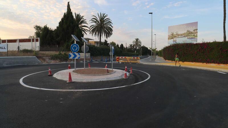 Benidorm reabre al tráfico rodado la avenida del Albir tras acabar las obras para duplicar el carril bici y mejorar la seguridad vial